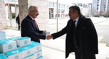 Nilüfer Belediyesi'nden kandil simidi ikramı