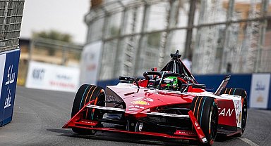 Nissan Formula E Takımı, Diriyah E-Prix'sinde podyumdaki yerini aldı