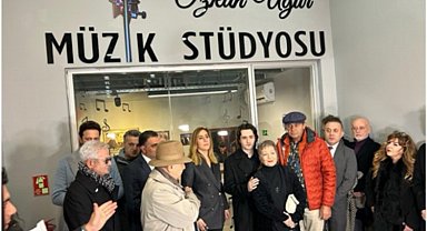 Özkan Uğur Müzik Stüdyosu İstanbul'da açıldı