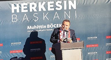 Yeniden aday gösterilen Başkan Böcek'e Ankara dönüşü coşkulu karşılama