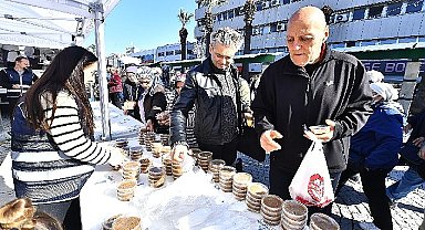 6 Şubat depreminde hayatını kaybedenler İzmir'de anıldı