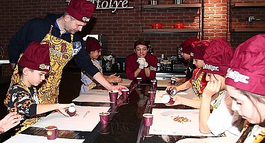 Anadolu Efes'in One Team projesinin katılımcıları, Kahve Dünyası'nın Çikolata Atölyesi'nde buluştu