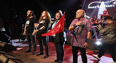 Aydın Büyükşehir Belediyesi Cem Karaca ve Barış Manço'yu Kurtalan Ekspres konseriyle andı