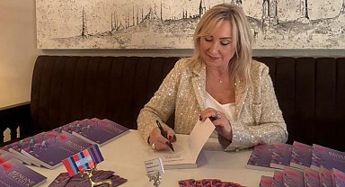 Ayşe Ayşen Bulut'un "Rengine Yolculuk" kitabına yoğun ilgi