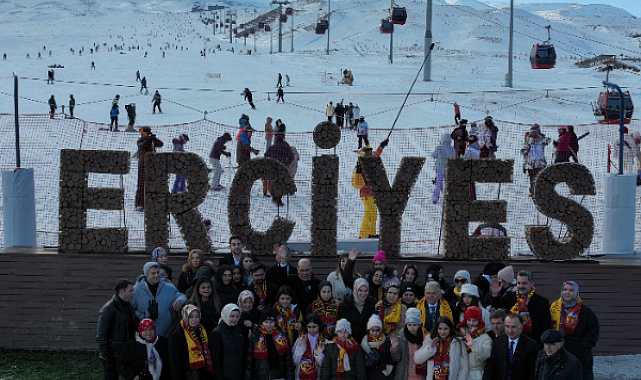 Bakan Göktaş ve Başkan Büyükkılıç, ‘Erciyes’te Şenlik Var’ programına katıldı