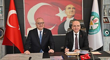 Bakan Şimşek'ten Başkan Ergün'e bütçe övgüsü