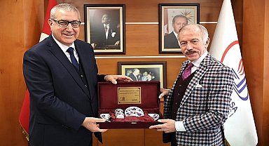 Başkan Aydıner'e fahri hemşehrilik beratı