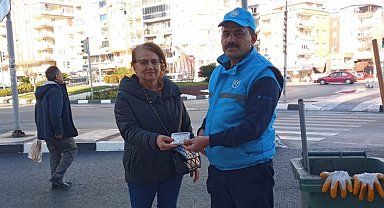 Belediye personeli kayıp cüzdanı sahibine ulaştırdı