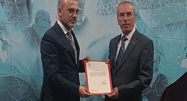 Bilecik Pazaryeri'nde AK Parti bayrağı Karabey'de