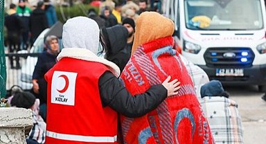Bursa Kızılay'dan deprem bölgesine yardım sürüyor