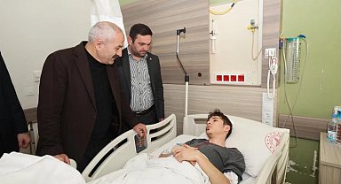 Büyükgöz'den hastalara moral ziyareti