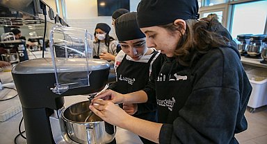 Çocuk şefler Karşıyaka'da mutfağa girdi
