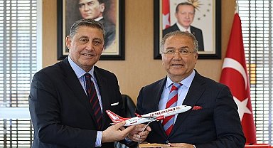 Corendon Turizm Grubu Kurucu Ortağı Yıldıray Karaer, Türkiye Tenis Federasyonu Başkanı Cengiz Durmuş'u ziyaret etti