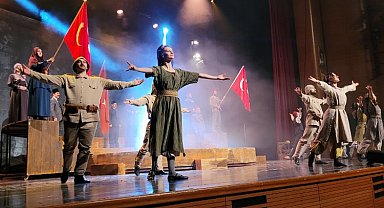 'Cumhuriyete Doğru' oyunu Bursalıalrla buluştu