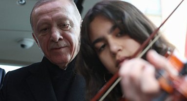 Denizli'de Çanakkale türküsünü söyledi