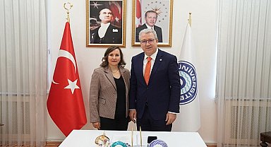 Doç. Dr. Er Güneri “Afet sonrası menstrüel hijyen eksikliği kadınların üreme sağlığını etkiliyor