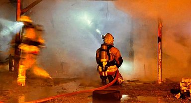 Düzce'de çıkan yangında ev kullanılamaz hale geldi