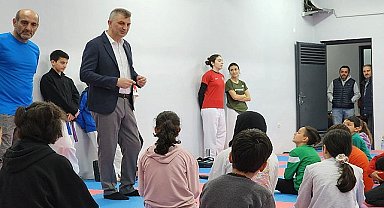 Gölcük Belediyesi tarafından tadilatı tamamlanarak yenilenen Düzağaç Kültür Merkezi'inde taekwondo dersleri başladı
