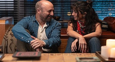 Halit Ergenç ve Tûba Büyüküstün'ü buluşturan “Yarın Yokmuş Gibi