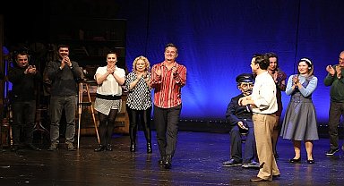 İstanbul Büyükşehir Belediyesi Şehir Tiyatroları Dinçer Sümer'in yazdığı, Ersin Umulu'nun yönettiği “Maviydi Bisikletim