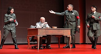 İstanbul Büyükşehir Belediyesi Şehir Tiyatroları'nın yeni oyunlarından “Yaşamak mı, Yoksa Ölmek mi