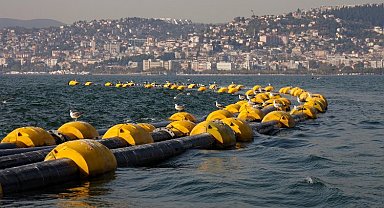 İzmit Körfezi'nin çamuru sanat eserlerine dönüşüyor