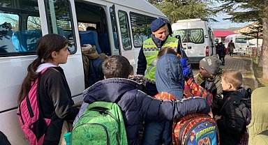 Jandarma okul çevrelerinde kuş uçurtmuyor