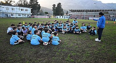 Kemer Belediyesi, geleceğin futbolcularını yetiştiriyor