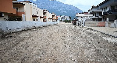 Kemer Belediyesi, Kuzdere Mahallesi Tekke Caddesi'nde kaldırım çalışmalarına başladı