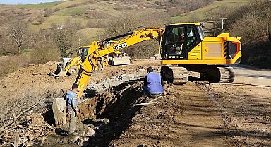 Kocaeli Büyükşehir'den mezarlıklara binlerce metre taş duvar ve tel çit
