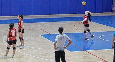 Liseler arası 100. Yıl Voleybol Turnuvası sona erdi