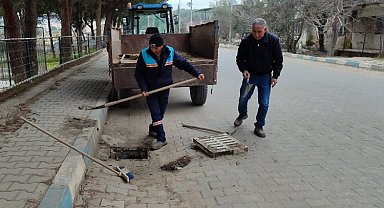Manisa'da yağmur suyu ızgaraları temizleniyor