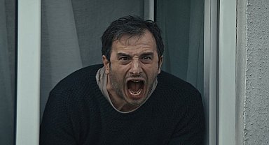 Netflix, Berkun Oya İmzalı Mini Dizi Kuvvetli Bir Alkış'ın Resmi Fragmanını Paylaştı