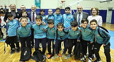 Nilüfer Belediyesi amatör sporcuların yanında 