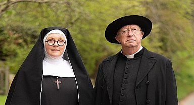 Popüler Suç Draması Peder Brown Yine Çok Hareketli