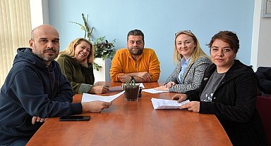 'Radyo Ege Kampüs'te öğrenciler radyoculuğunu mutfağında öğreniyor