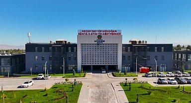 Recep Tayyip Erdoğan Dünya Kayısı Ticaret Merkezi hizmete girdi