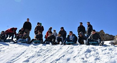 Sason'da miniklere kar etkinliği