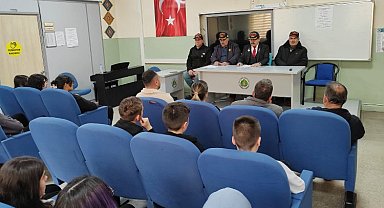 Şehit Aileleri ve Gaziler Derneği üyeleri öğrencilerle buluştu