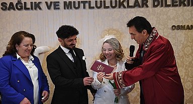 Sevgililer Günü'nde Başkan Dündar nikah kıydı