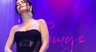 Simge Kıbrıs'ı salladı