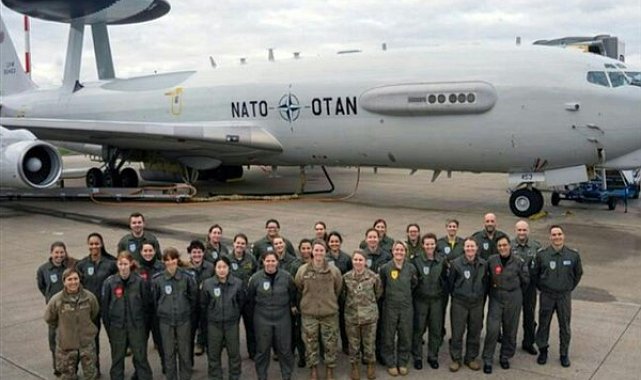 Tamamı kadınlardan oluşan ilk uçak mürettebatı NATO AWACS misyonunu tamamladı