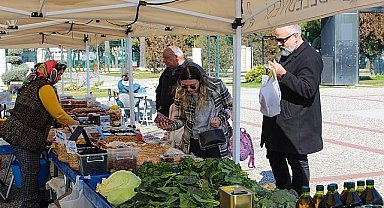 Üretici ve tüketici Karşıyaka'da 'aracısız' buluşmaya devam ediyor