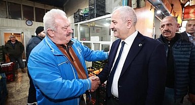 Zinnur Büyükgöz hal esnafına konuk oldu