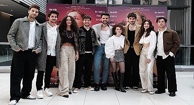 29 Mart'ta Vizyona Girecek, 'Güneşi Söndürmem Gerek' Filminin Ön Gösterimine Büyük İlgi!