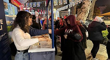 AK Parti İzmit İlçe her akşam lokma dağıtıyor