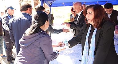 Aydın Büyükşehir Belediye Başkanı Özlem Çerçioğlu, Nazilli İstasyon Meydanı'nda ve Çine'de vatandaşlarla bir araya geldi