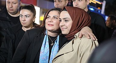 Aydın Büyükşehir Belediyesi tarafından Aydın'ın çeşitli noktalarında kurulan iftar sofraları binlerce Aydınlıyı ağırlamaya, Ramazanın bereketini paylaştırmaya devam ediyor