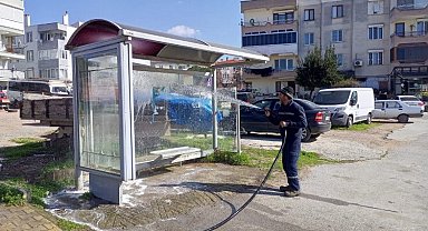 Ayvalık Belediyesi temizlik işleri çalışmalarını sürdürüyor