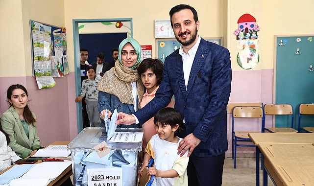 Bağcılar Belediye Başkanı Özdemir, oyunu kullandı